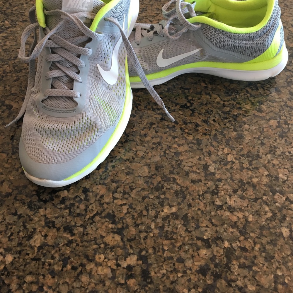 Nike Tennis Shoes